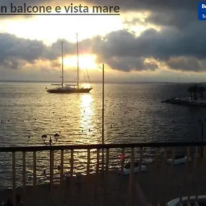 Ampio Monolocale Con Balcone Fronte Mare Ferienhaus