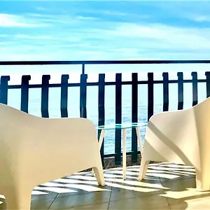 Vacanzenaxos - Casa Frontemare Giardini Naxos