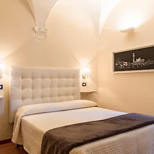 Quattro Cantoni 2*, Siena Itália